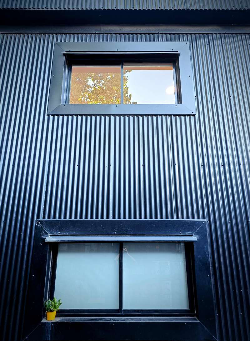 Scimaca / Arquitectura y construcción espacio laboral Comedor y Vestuarios